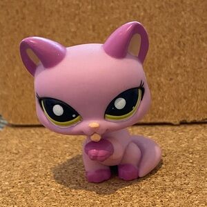 2008 Littlest Pet Shop: Pink/Purple Paw Licking Cat #1745